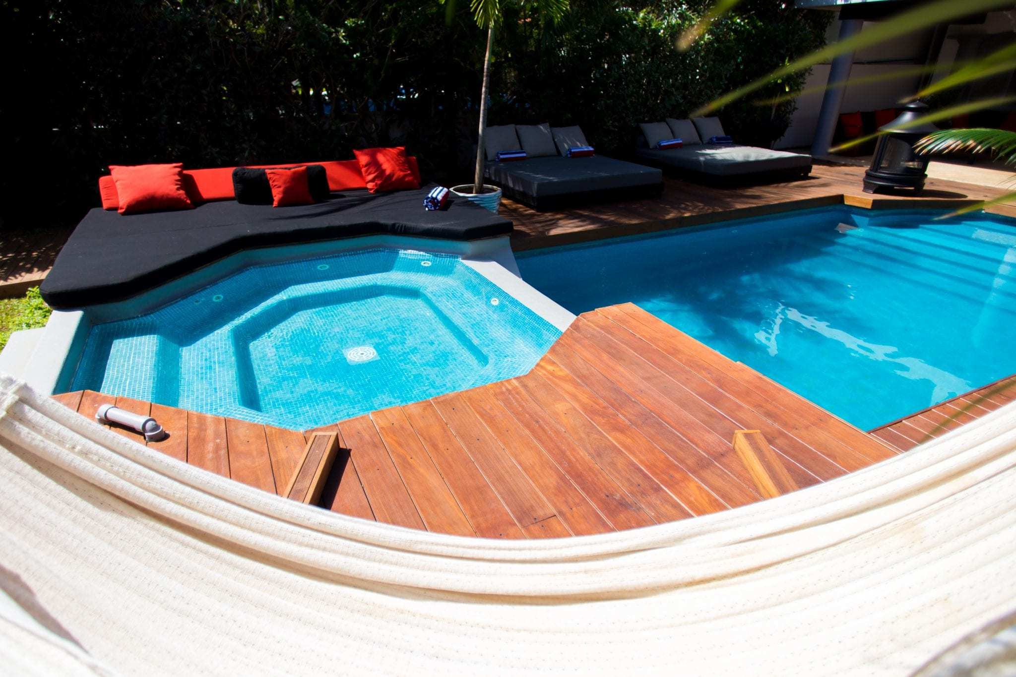 4 BR Trendy Waterfront Villa - Exterior - Pool