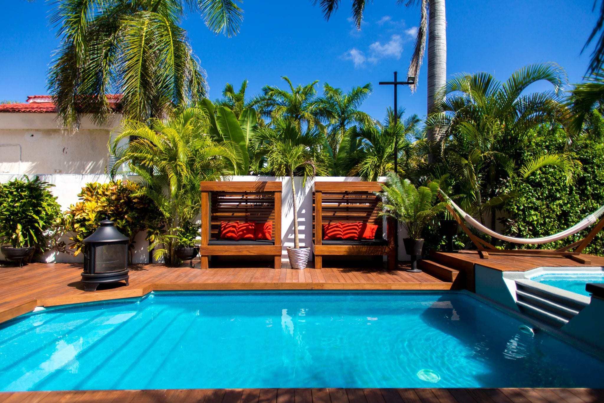 4 BR Trendy Waterfront Villa - Exterior - Pool