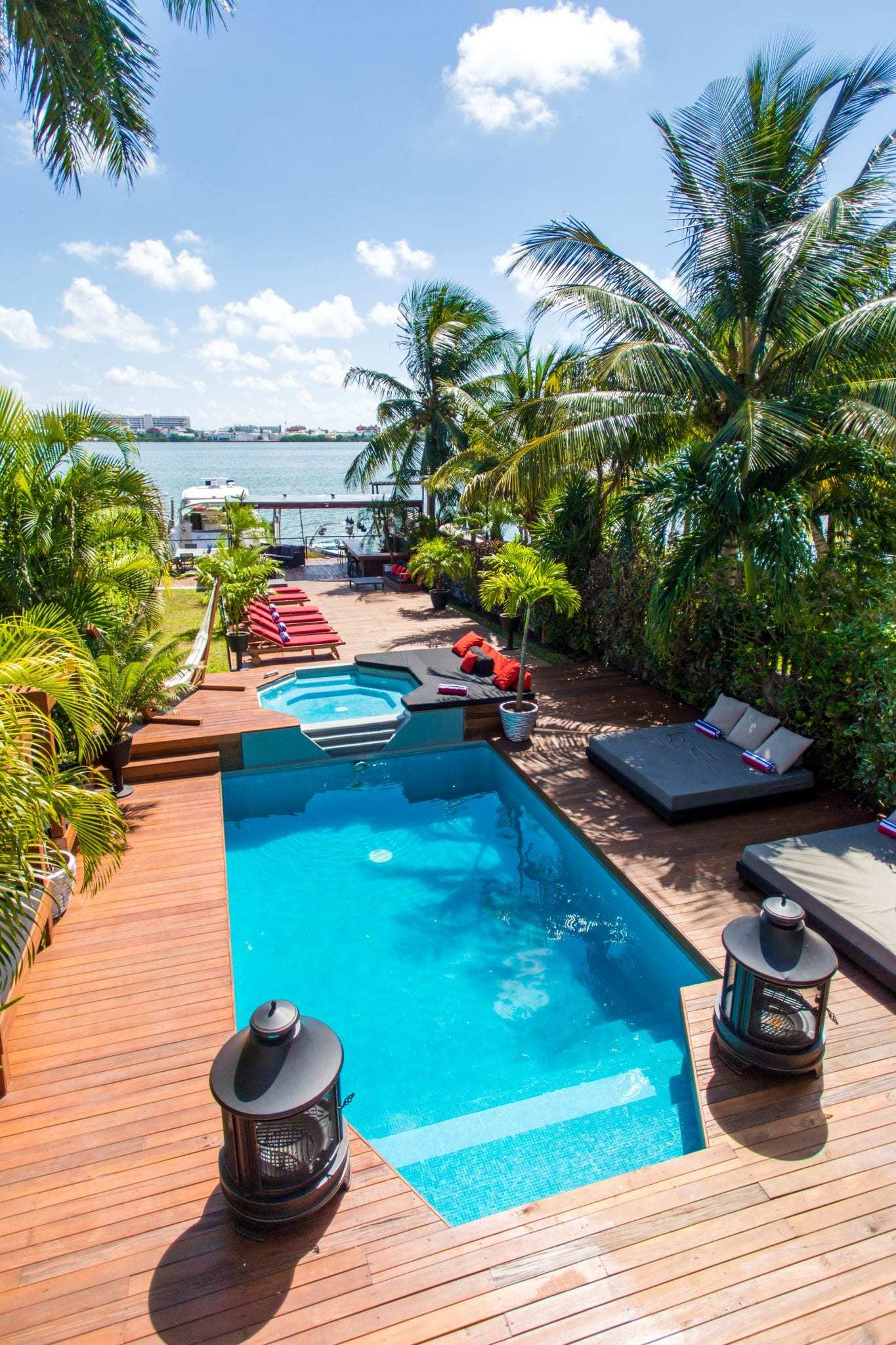 4 BR Trendy Waterfront Villa - Exterior - Pool