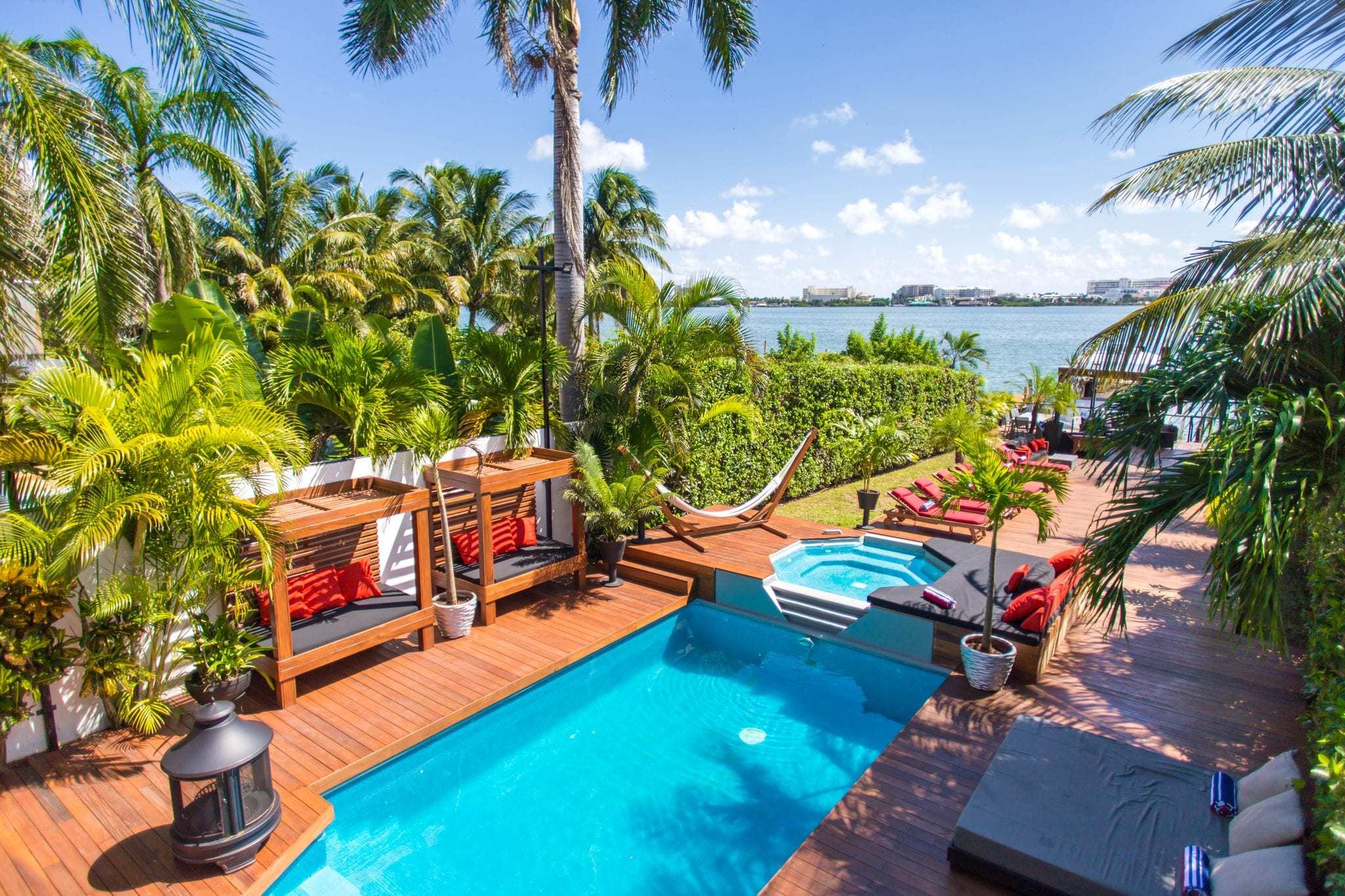 4 BR Trendy Waterfront Villa - Exterior - Pool