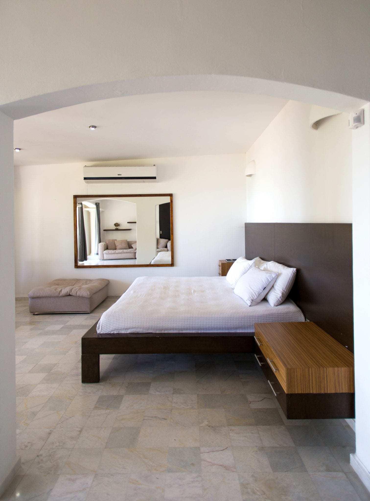 4 BR Trendy Waterfront Villa - Bedroom