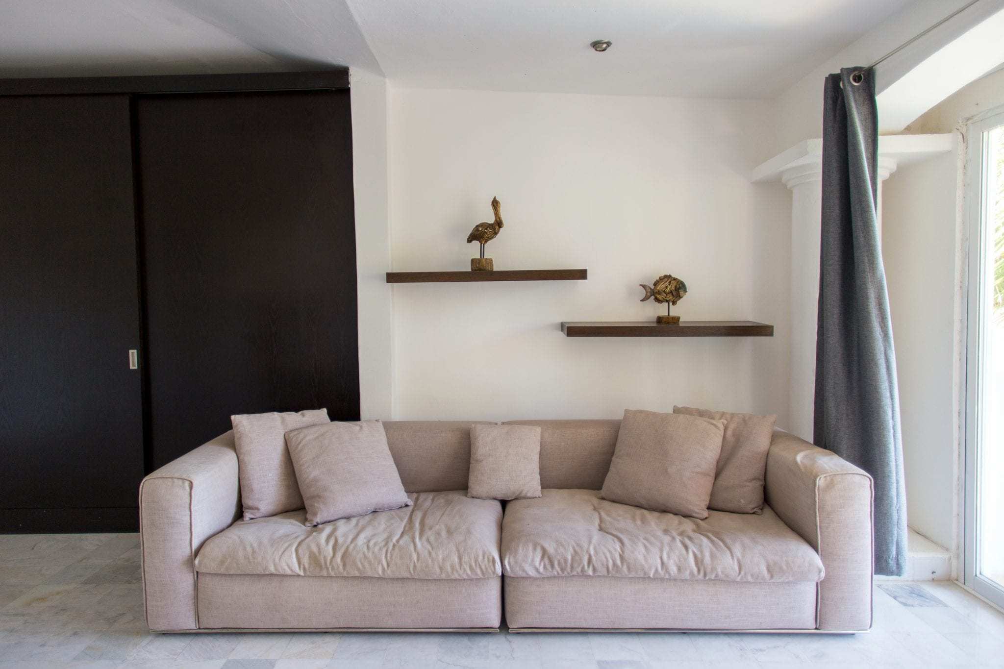 4 BR Trendy Waterfront Villa - Bedroom