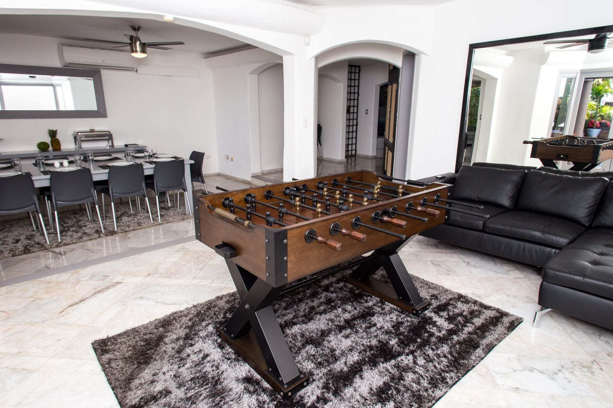 4 BR Trendy Waterfront Villa - Interior - Entertainment