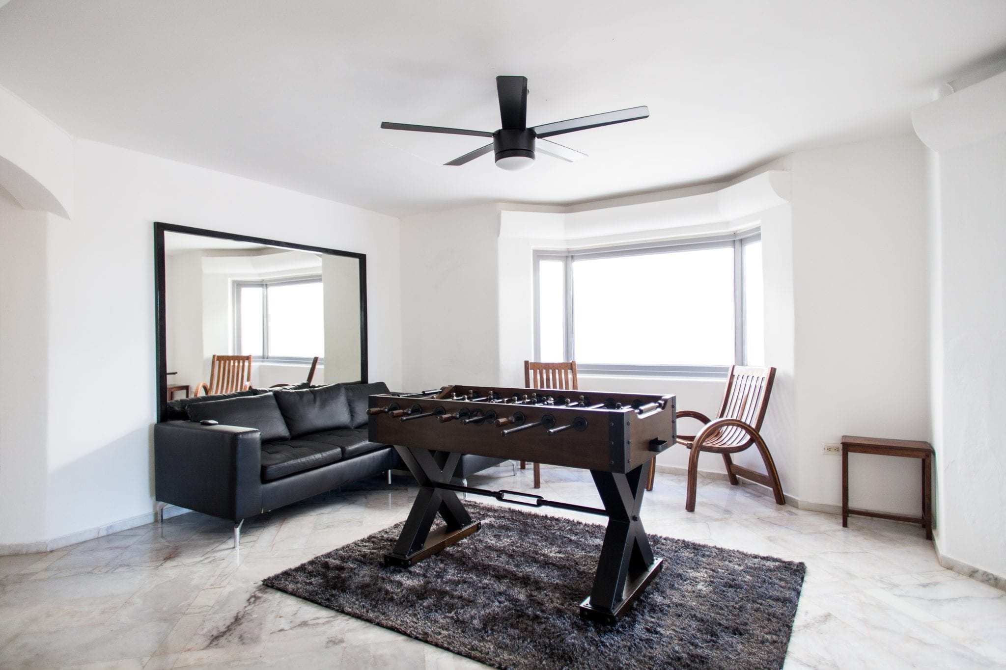 4 BR Trendy Waterfront Villa - Interior - Entertainment