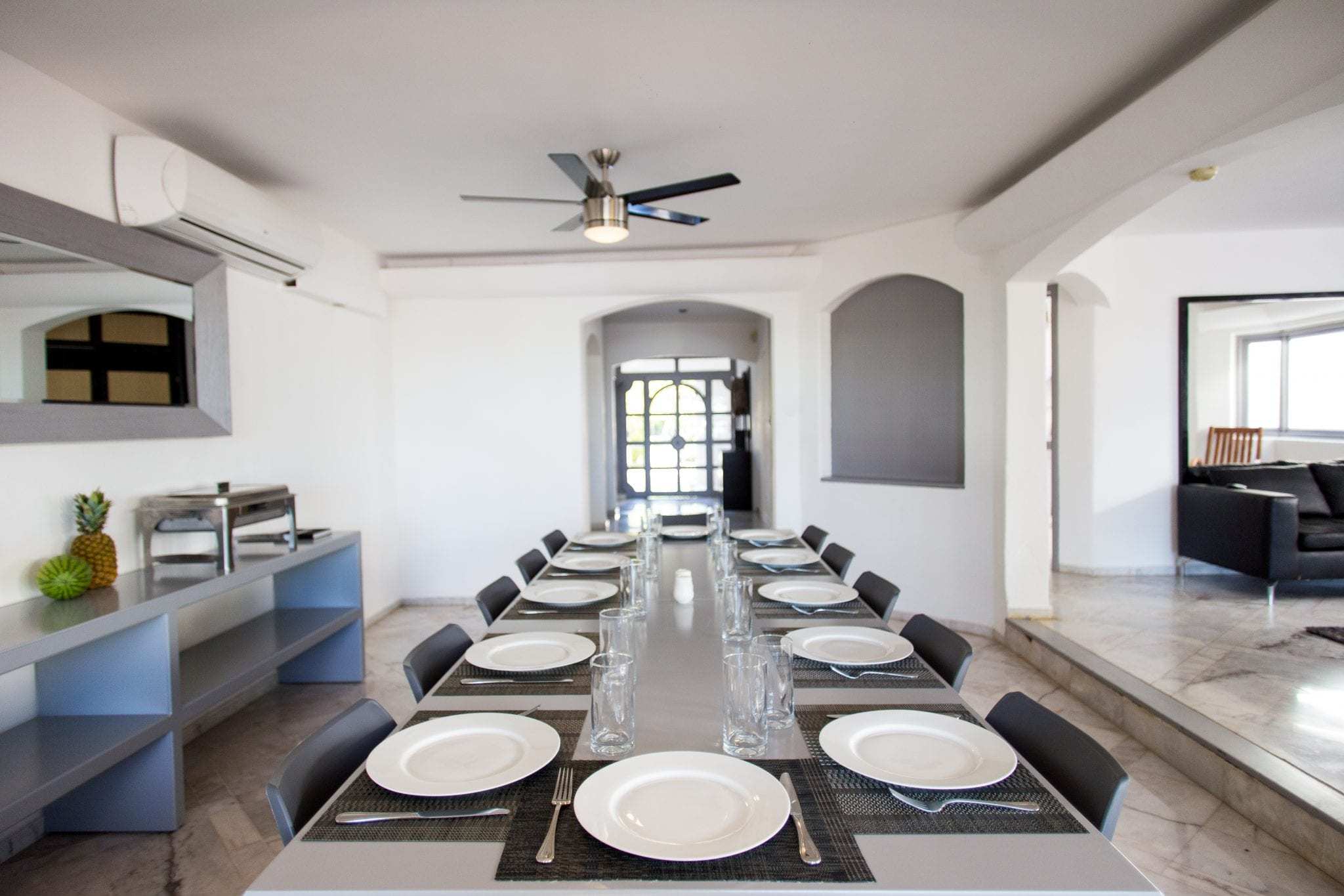 4 BR Trendy Waterfront Villa - Interior - Dining Room