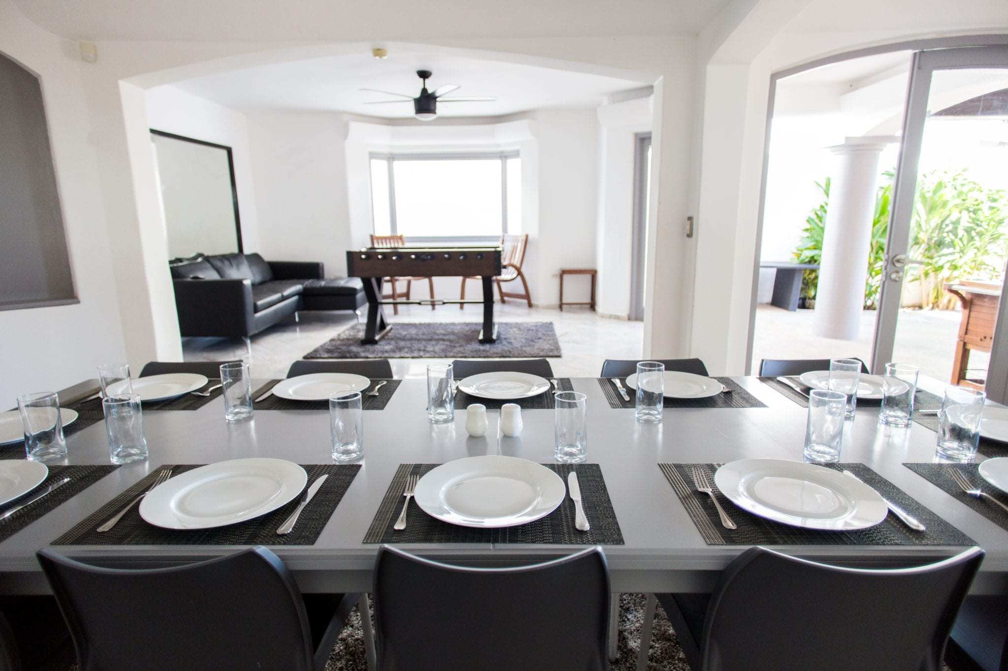 4 BR Trendy Waterfront Villa - Interior - Dining Room