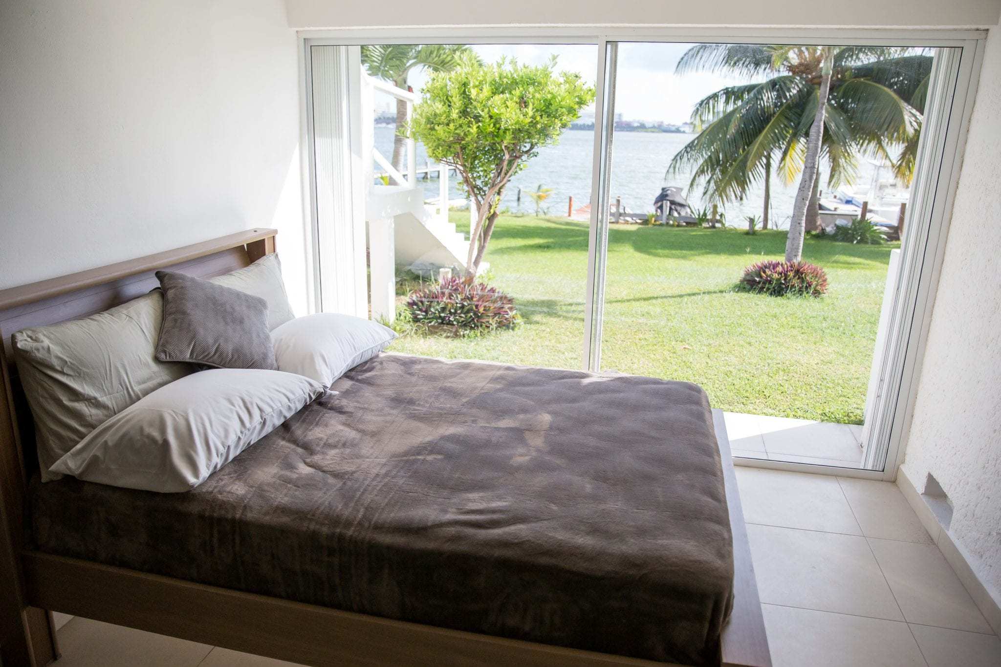 3 BR Waterfront Townhouse - Interior - Bedroom