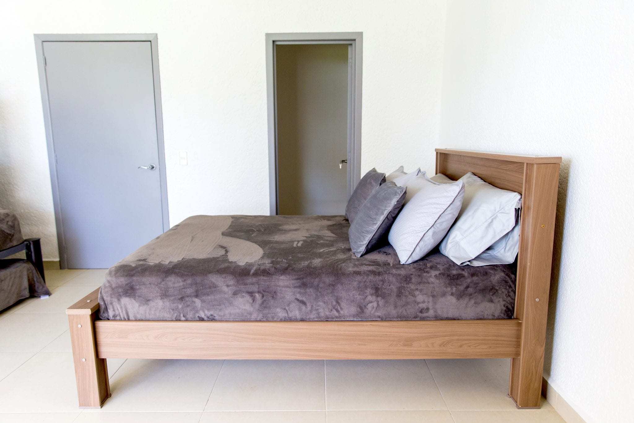 3 BR Waterfront Townhouse - Interior - Bedroom