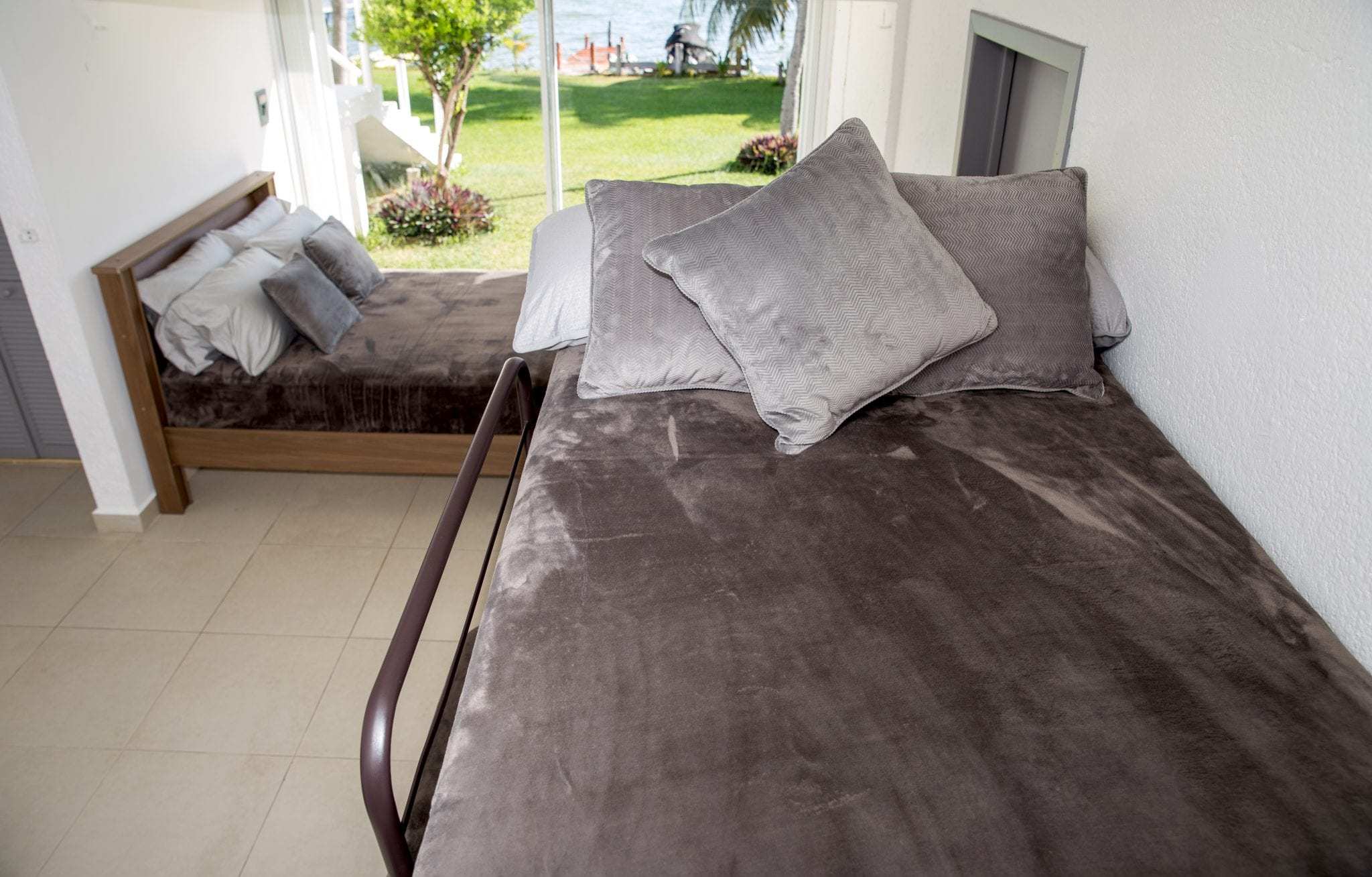 3 BR Waterfront Townhouse - Interior - Bedroom